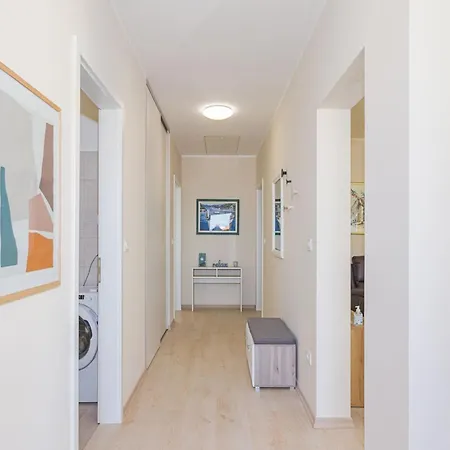 Apartment 4 Guests In