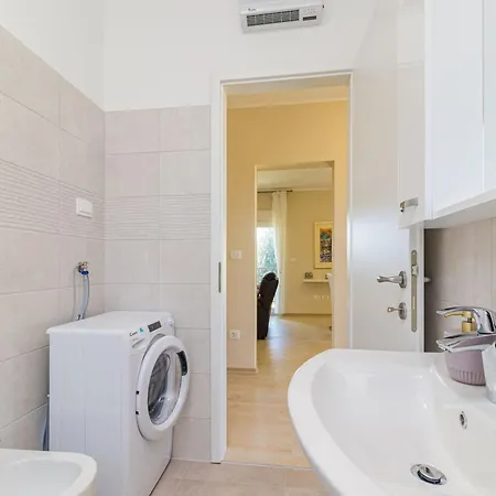 Apartment In Near Bijeca Medulin