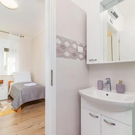 Apartment In Near Bijeca *