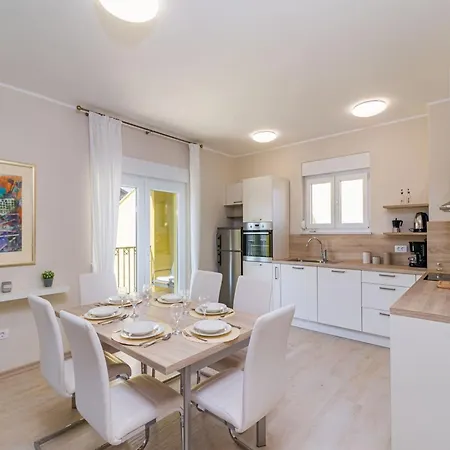 4 Guests In Apartment Medulin
